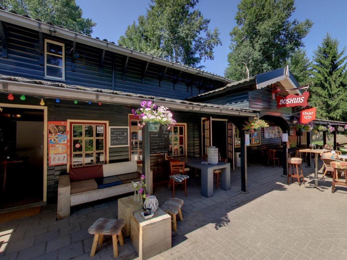 Sfeervolle Chalet Met Terras, H14 De Veldkamp, Epe, Voor 4 Personen Villa Bagian luar foto