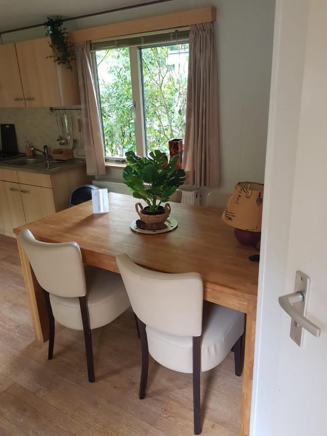 Sfeervolle Chalet Met Terras, H14 De Veldkamp, Epe, Voor 4 Personen Villa Bagian luar foto